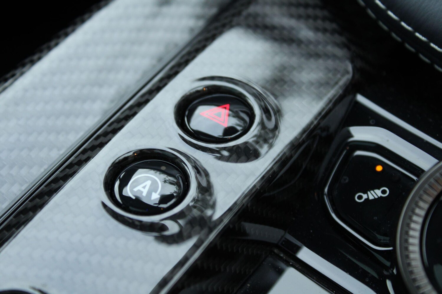 Used Aston Martin DBX for sale - 76336577: Photo 30