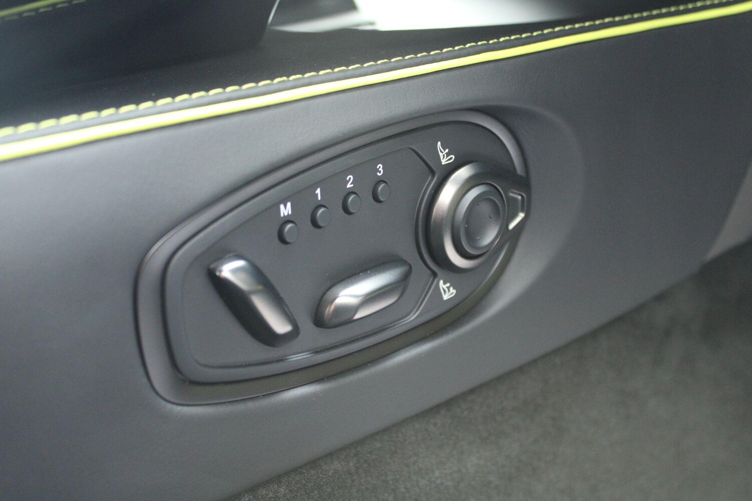 Used Aston Martin Vantage for sale - 78086363: Photo 29