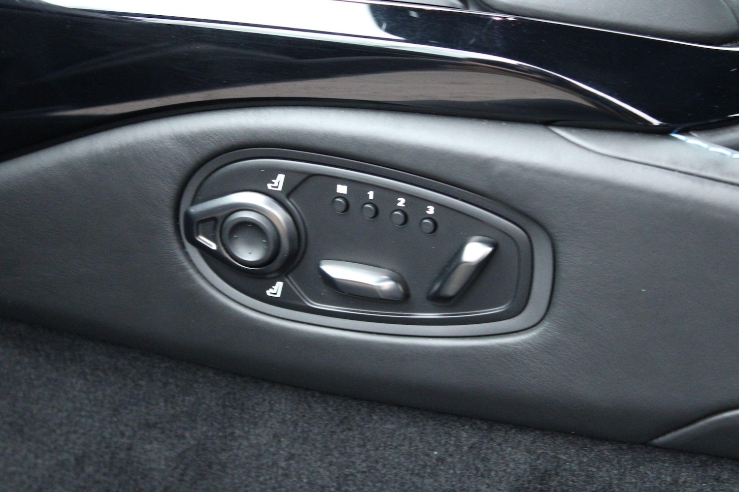 Used Aston Martin Vantage 2019 for sale - 77478801: Photo 24