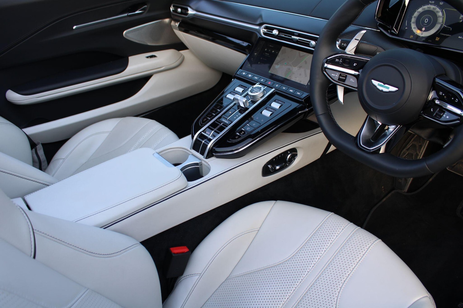 Used Aston Martin Vantage 2025 for sale - 78006697: Photo 3