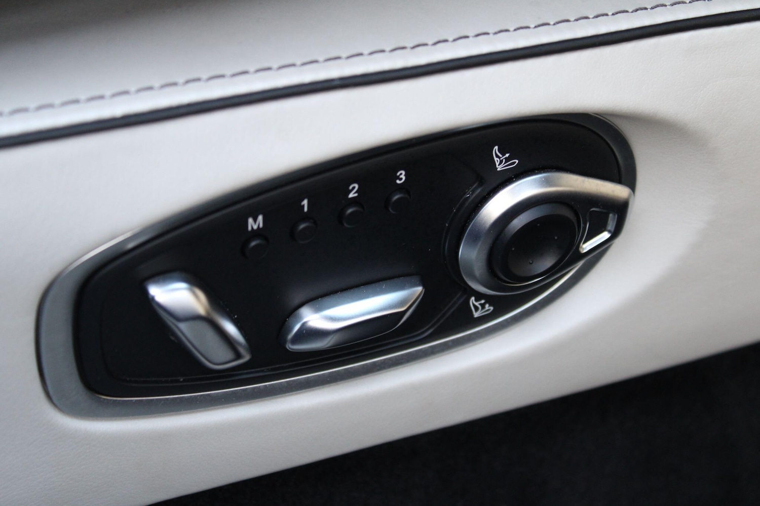 Used Aston Martin Vantage 2025 for sale - 78006697: Photo 30