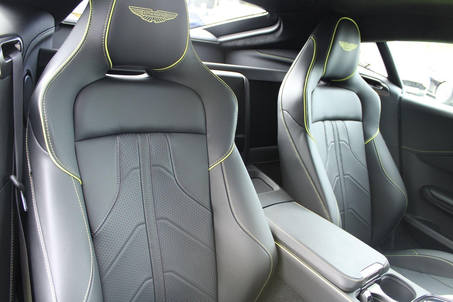 Used Aston Martin Vantage for sale - 76349605: Photo 12