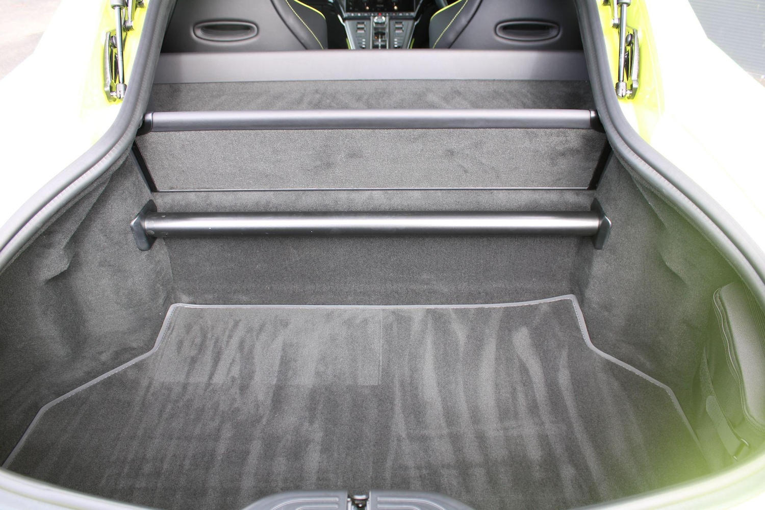 Used Aston Martin Vantage for sale - 76349605: Photo 32