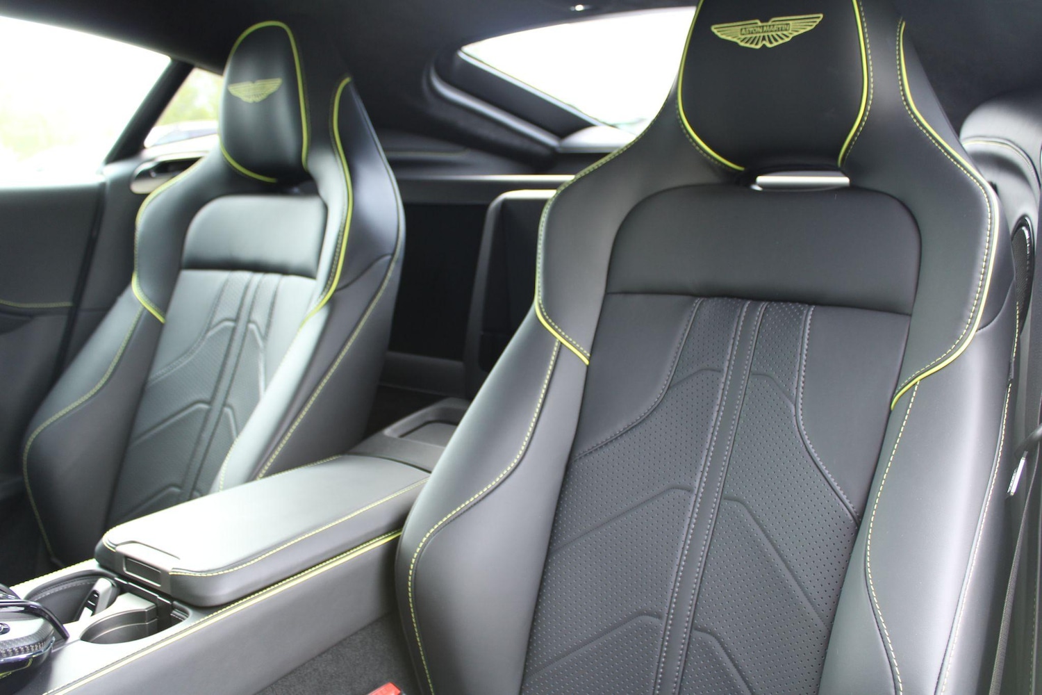 Used Aston Martin Vantage for sale - 76349605: Photo 36