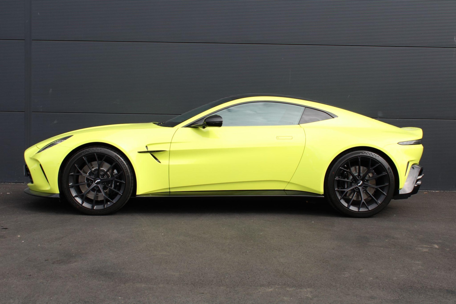 Used Aston Martin Vantage for sale - 76349605: Photo 49