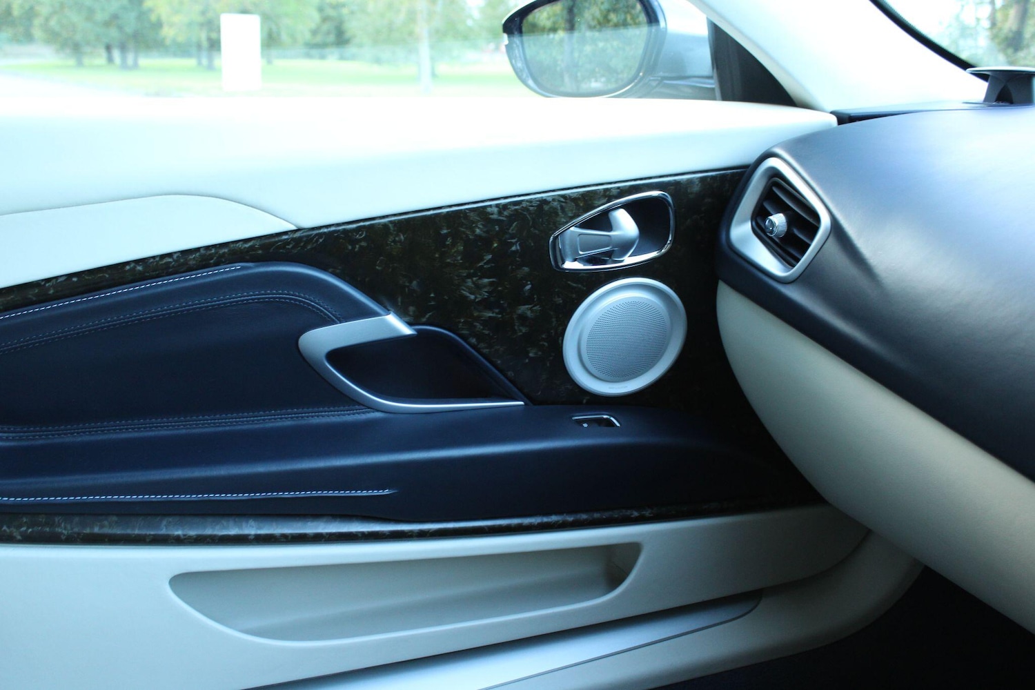Used Aston Martin DB11 for sale - 76315050: Photo 24