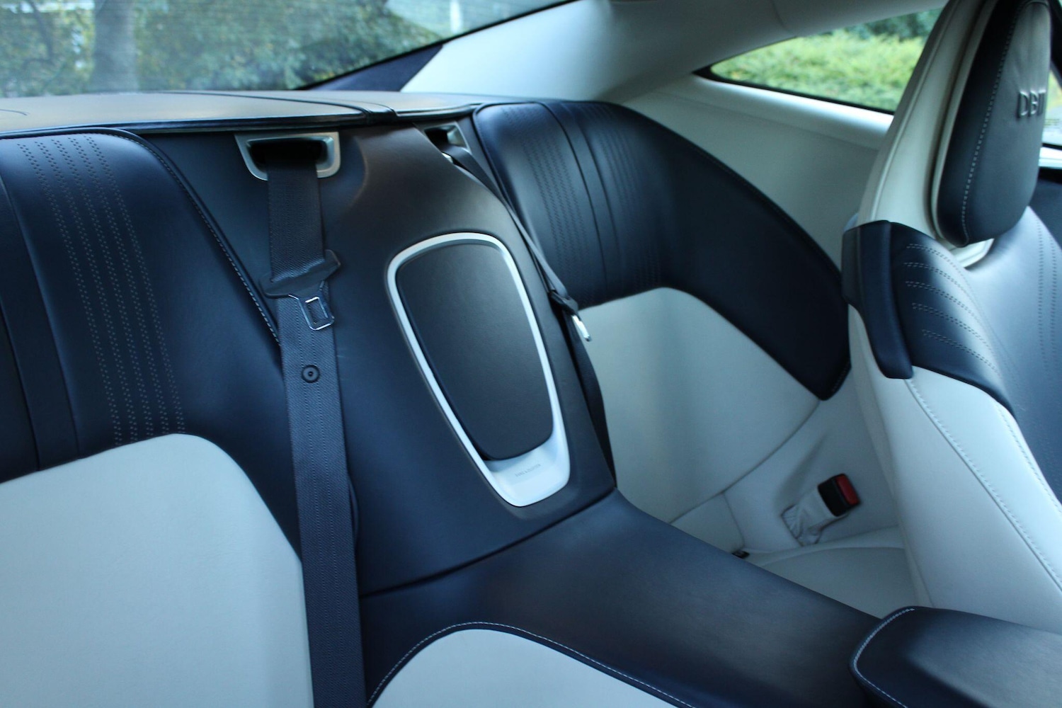 Used Aston Martin DB11 for sale - 76315050: Photo 28