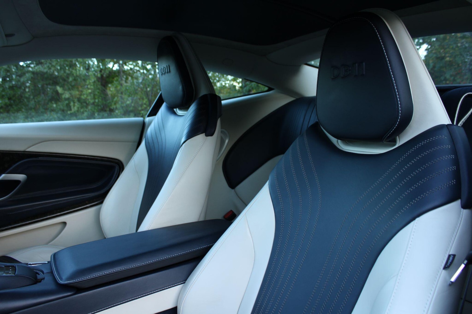 Used Aston Martin DB11 for sale - 76315050: Photo 30