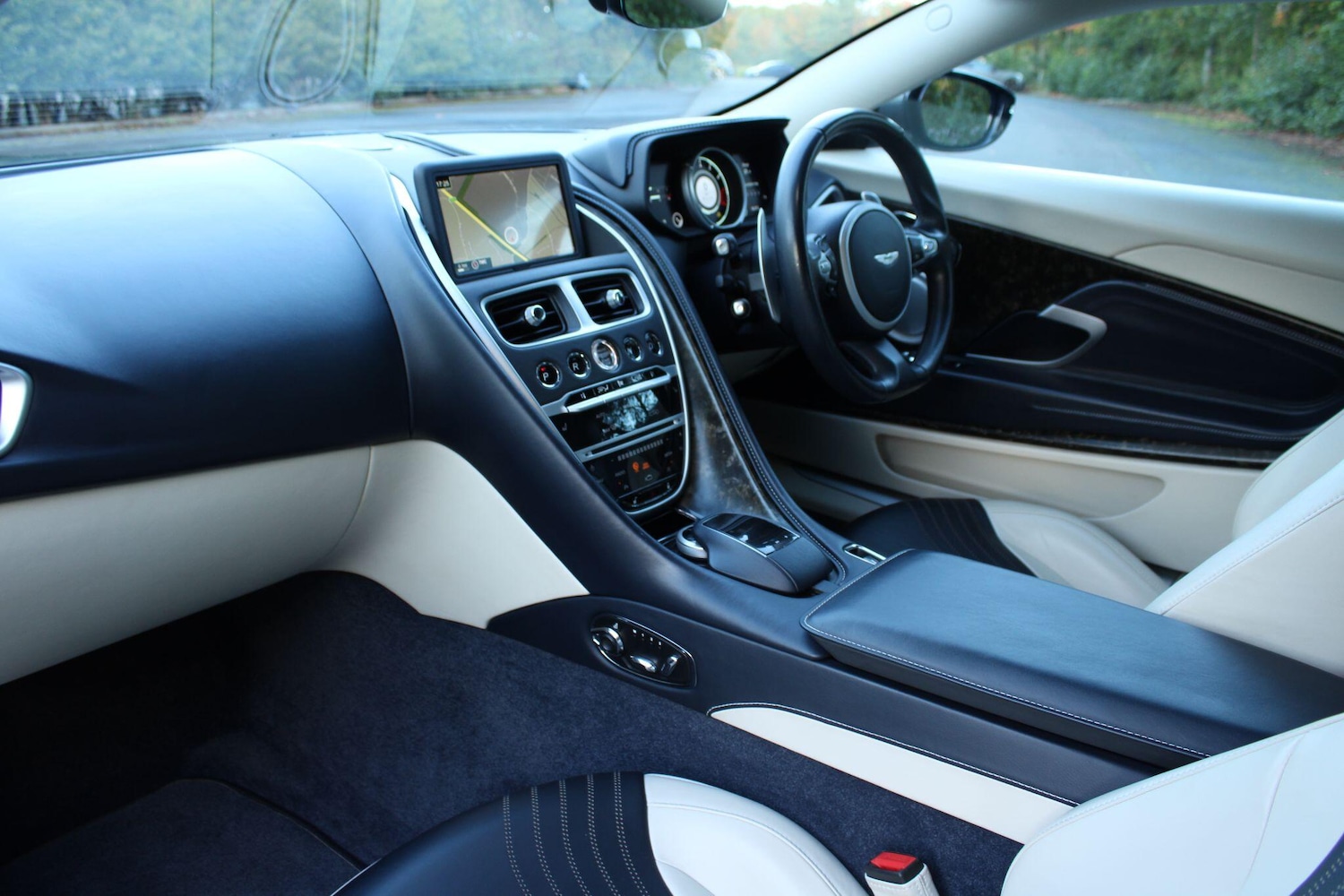 Used Aston Martin DB11 for sale - 76315050: Photo 32