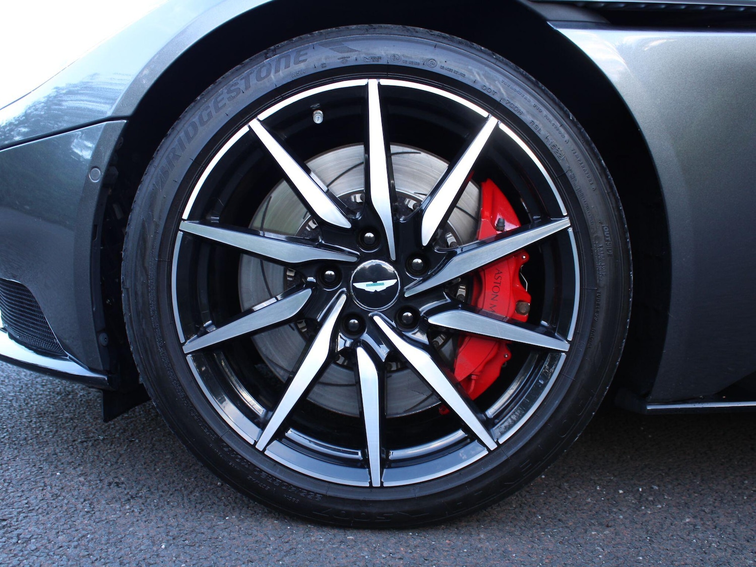 Used Aston Martin DB11 for sale - 76315050: Photo 4
