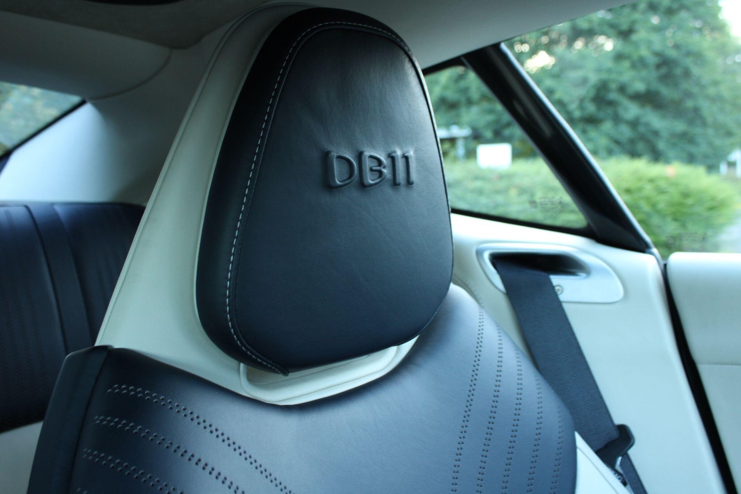 Used Aston Martin DB11 for sale - 76315050: Photo 5