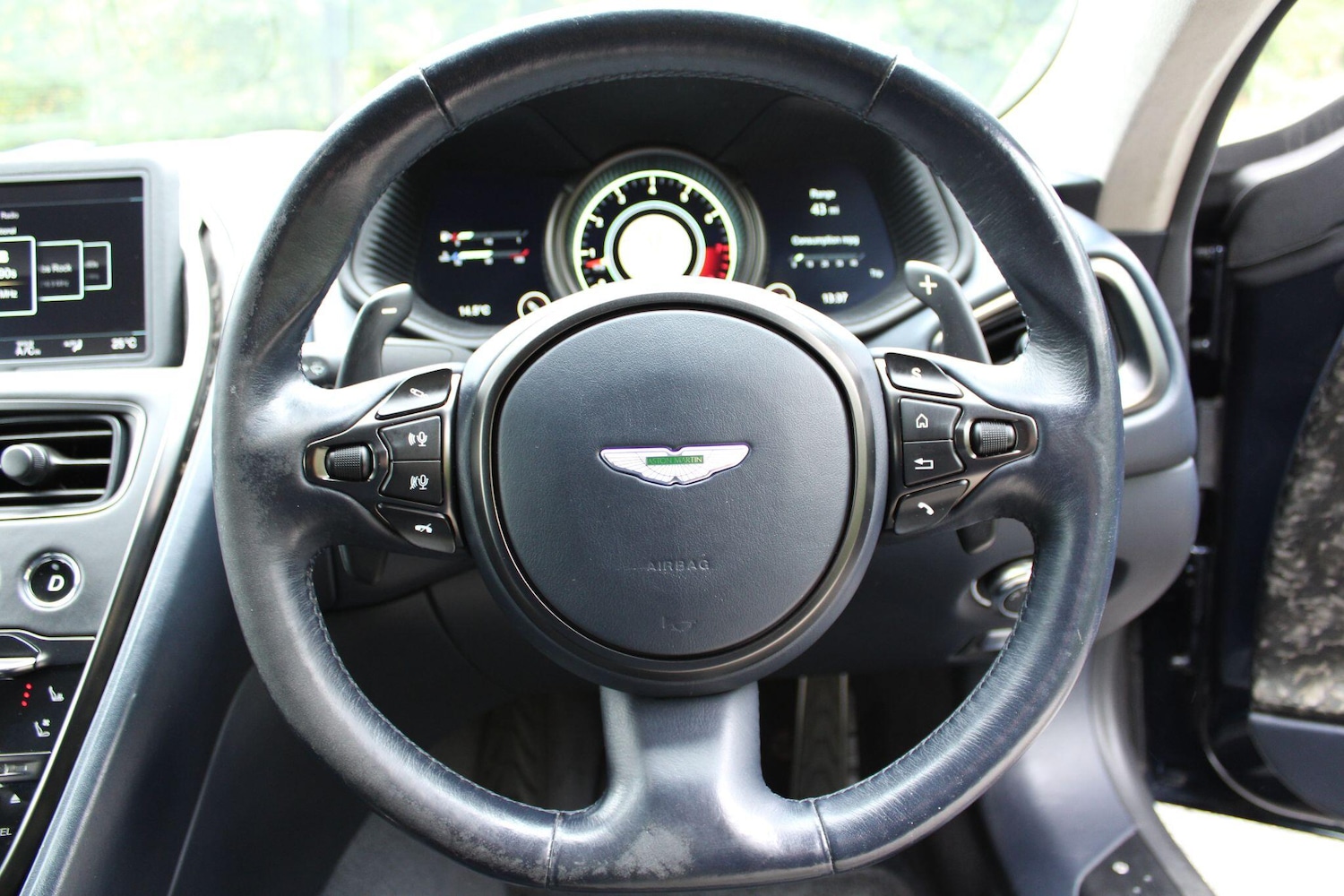 Used Aston Martin DB11 2018 for sale - 76318157: Photo 11