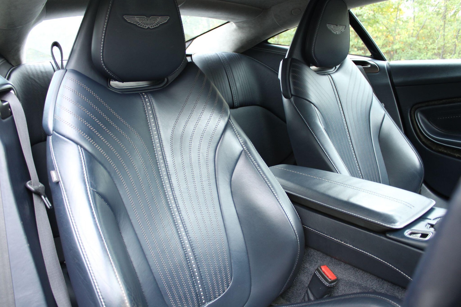 Used Aston Martin DB11 2018 for sale - 76318157: Photo 12