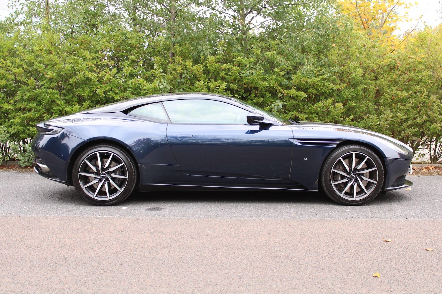 Used Aston Martin DB11 2018 for sale - 76318157: Photo 13