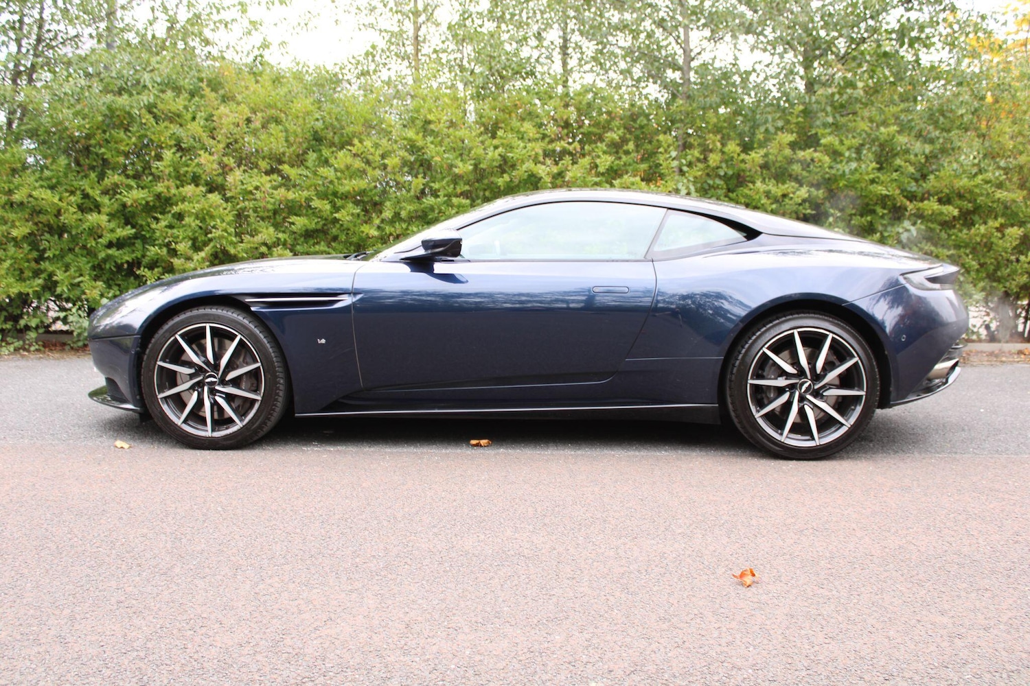 Used Aston Martin DB11 2018 for sale - 76318157: Photo 16