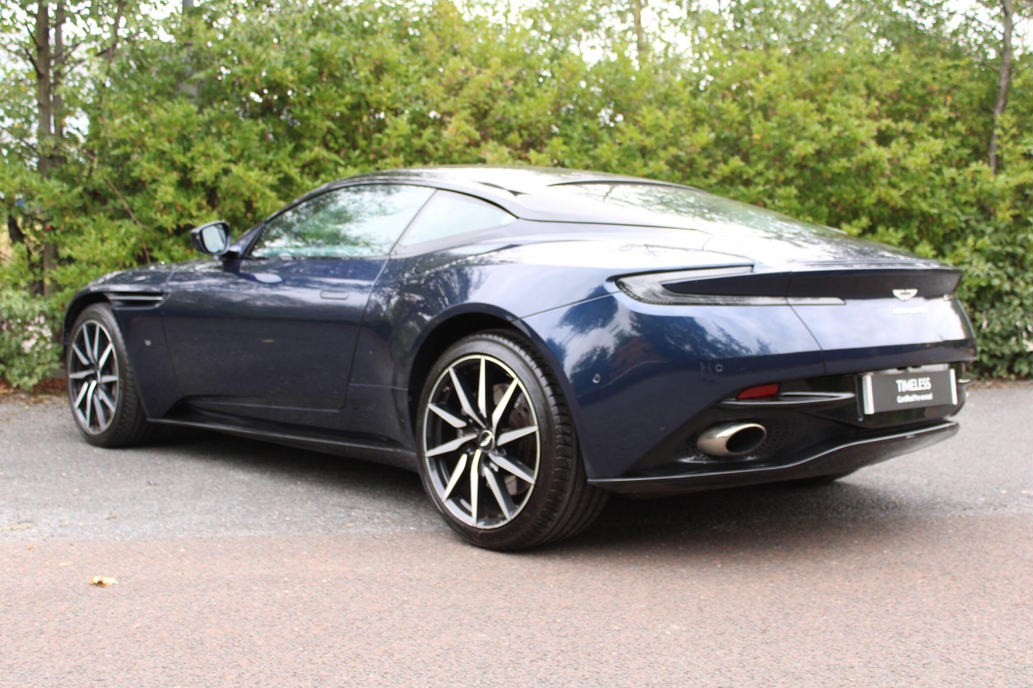 Used Aston Martin DB11 2018 for sale - 76318157: Photo 2