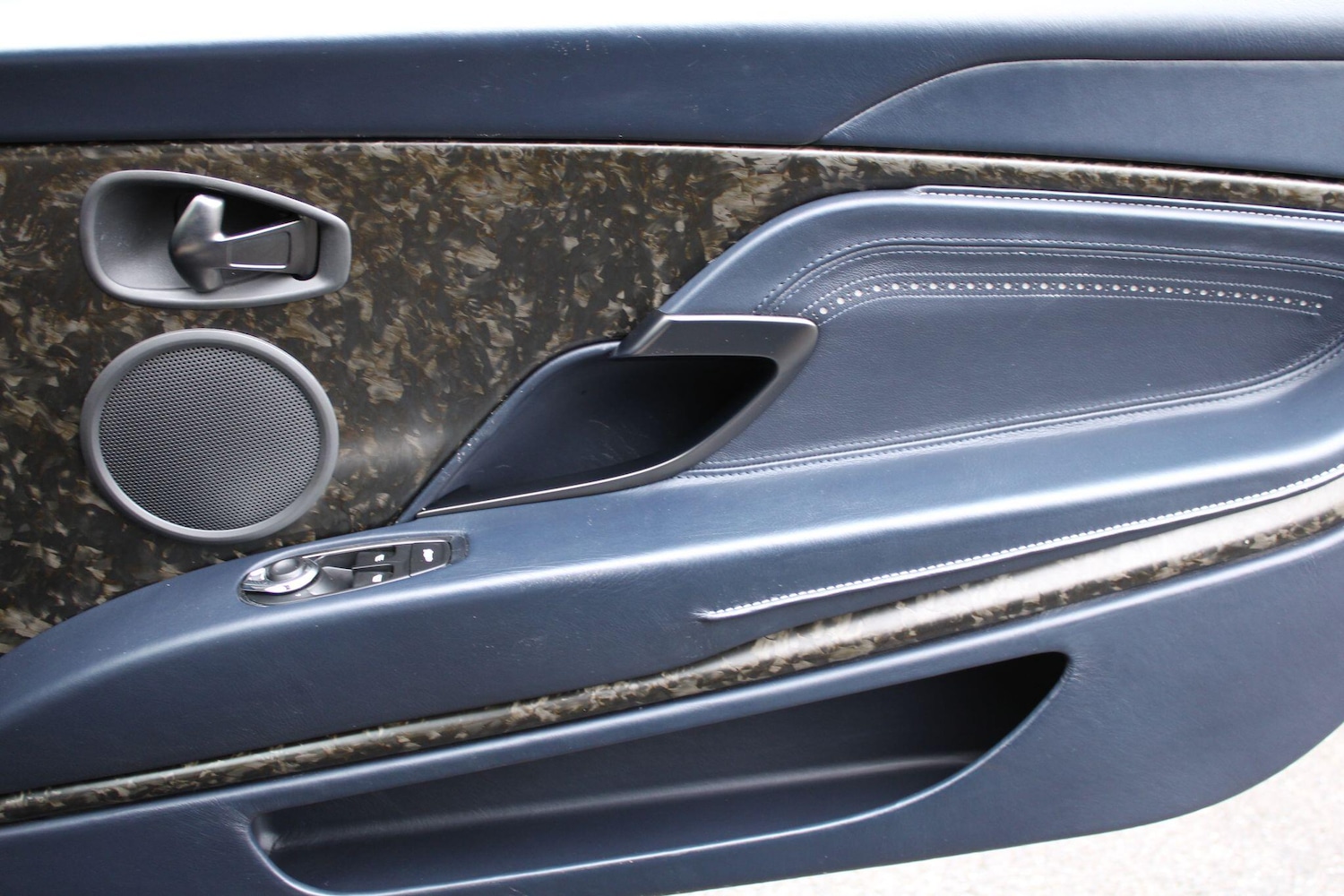 Used Aston Martin DB11 2018 for sale - 76318157: Photo 22
