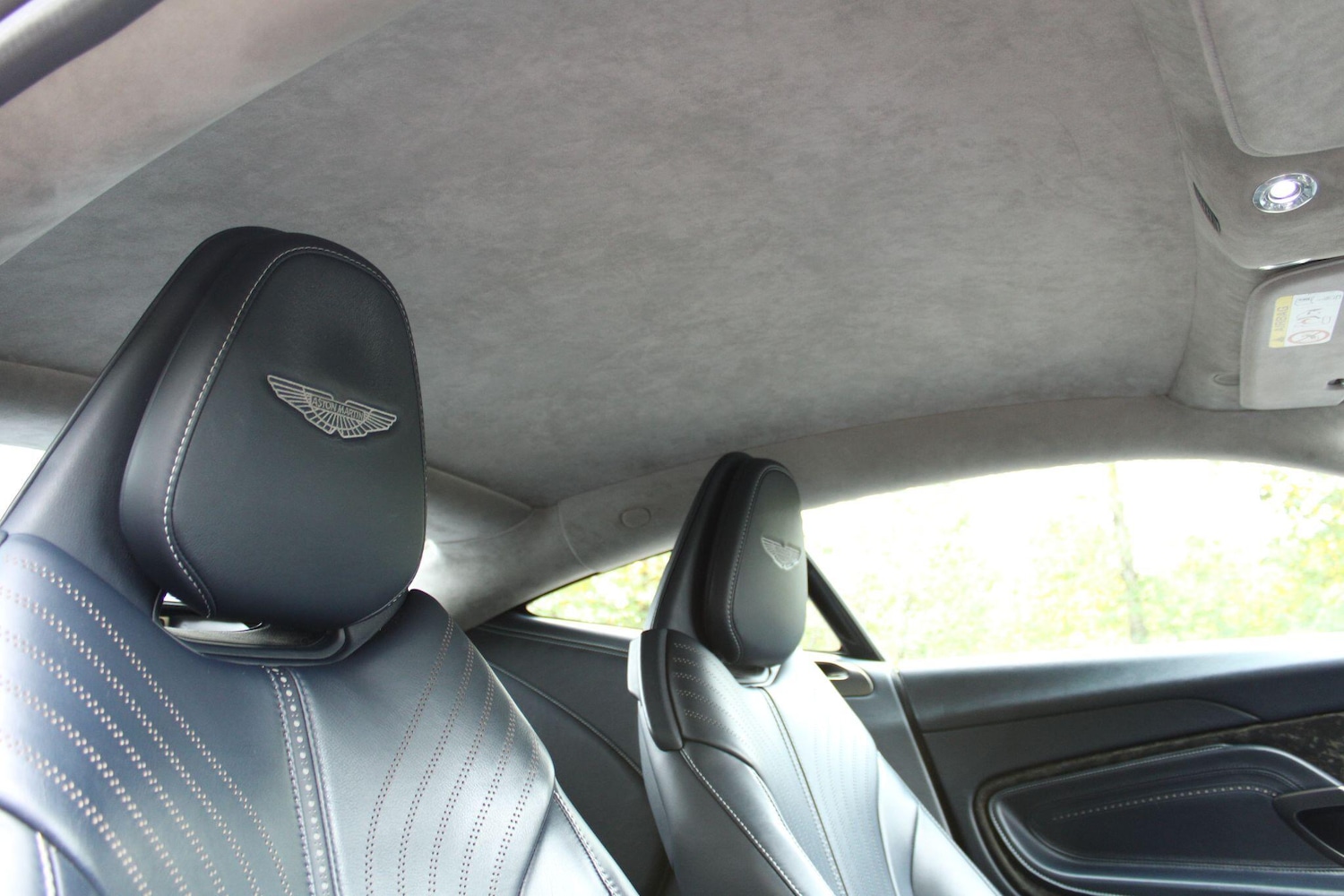 Used Aston Martin DB11 2018 for sale - 76318157: Photo 27