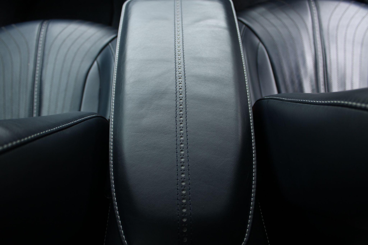 Used Aston Martin DB11 2018 for sale - 76318157: Photo 34
