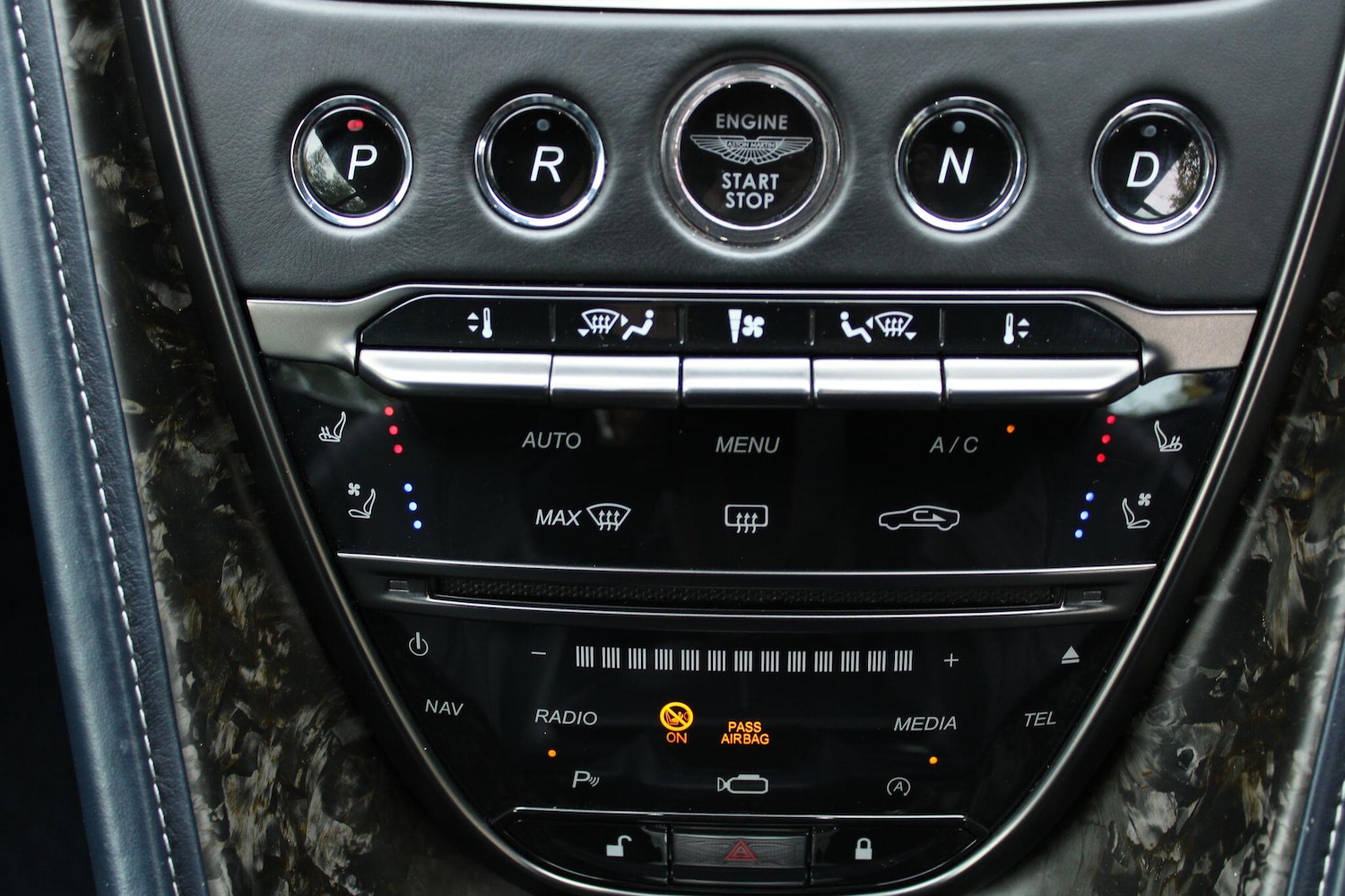Used Aston Martin DB11 2018 for sale - 76318157: Photo 35