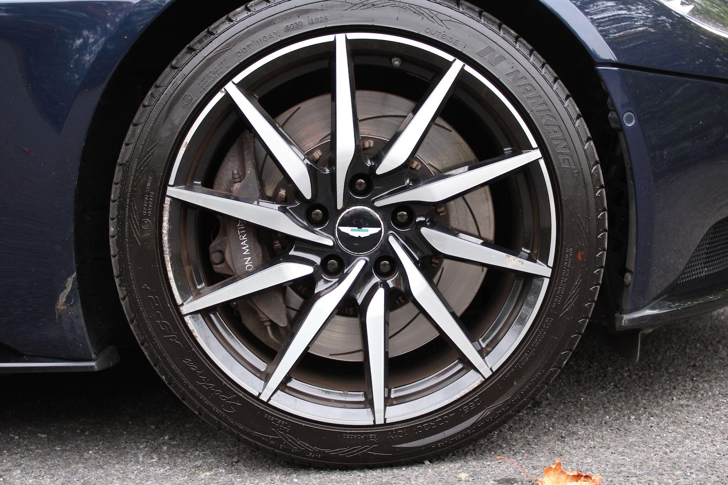Used Aston Martin DB11 2018 for sale - 76318157: Photo 4