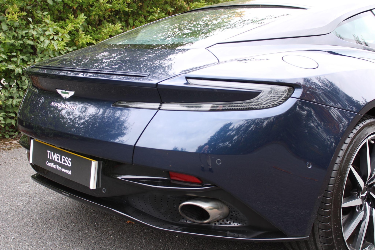 Used Aston Martin DB11 2018 for sale - 76318157: Photo 8