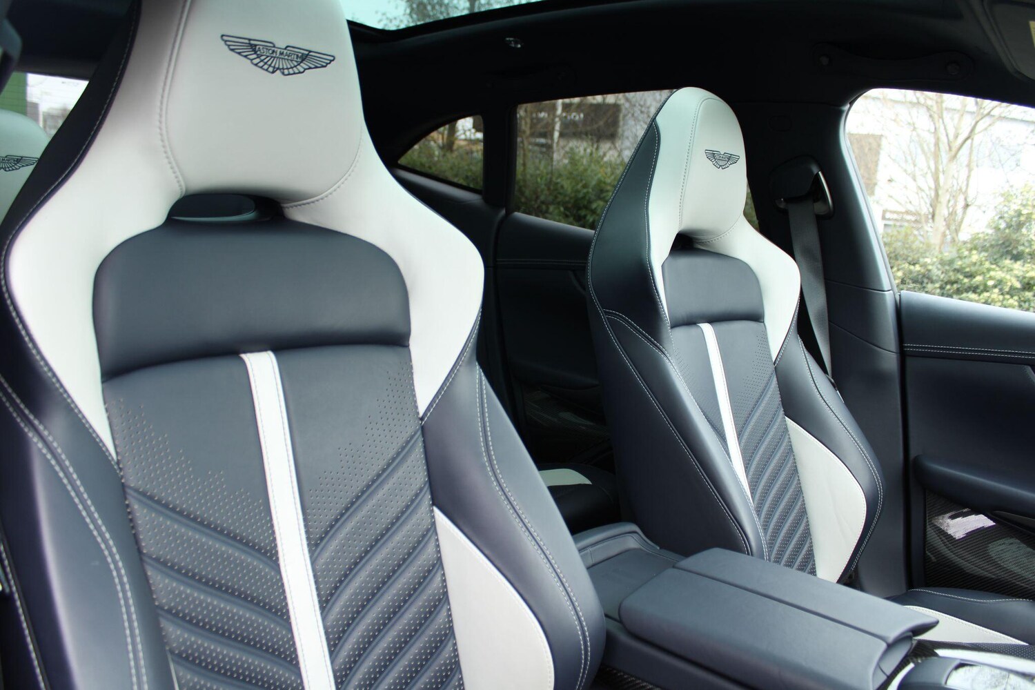 Used Aston Martin DBX 2023 for sale - 77611433: Photo 12