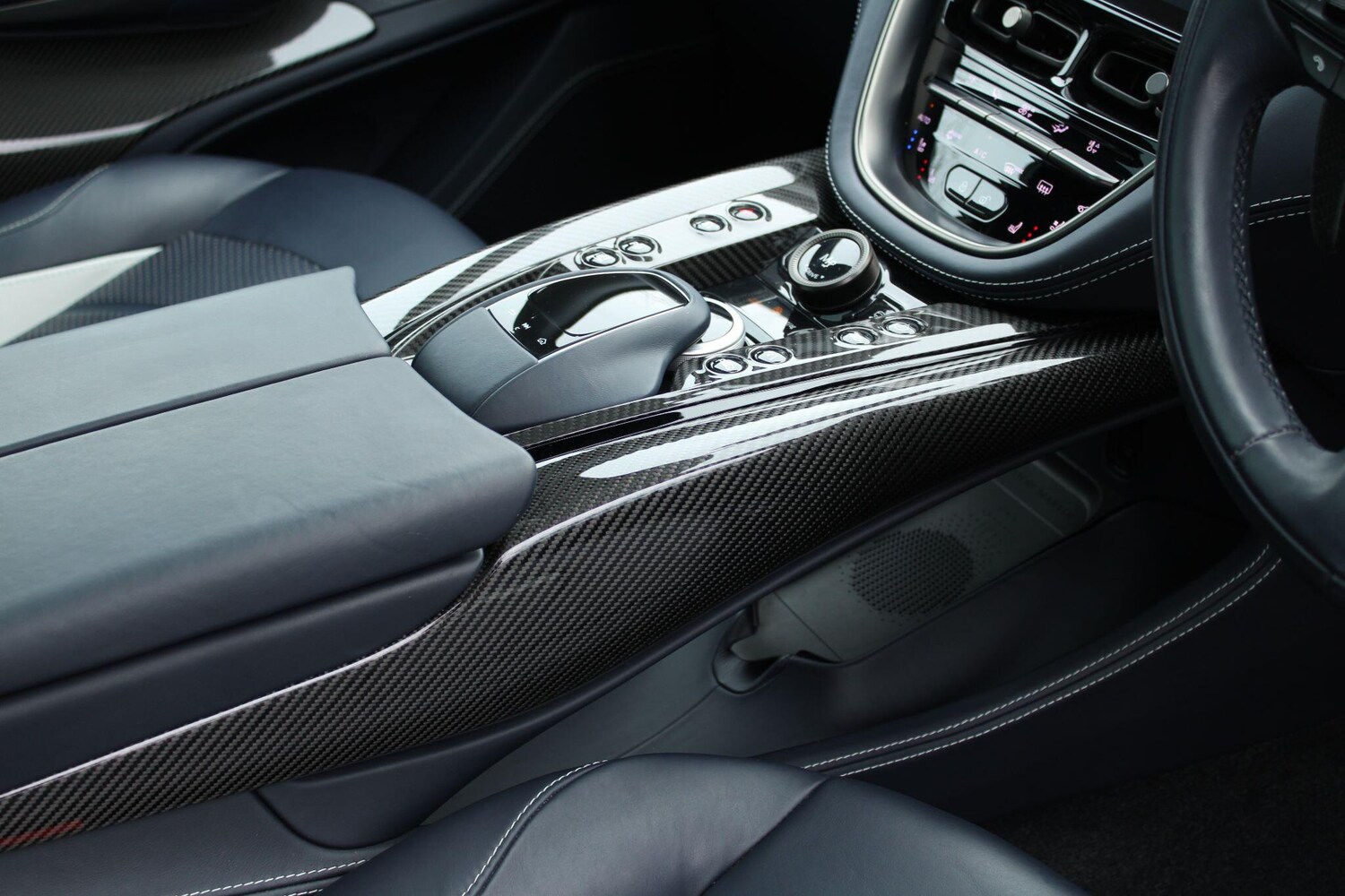 Used Aston Martin DBX 2023 for sale - 77611433: Photo 24