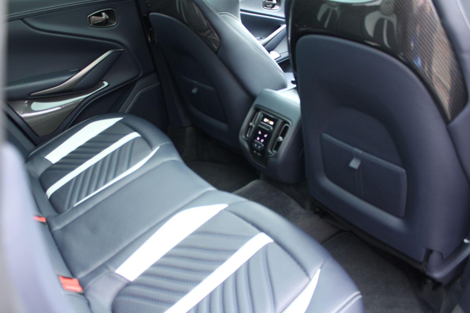 Used Aston Martin DBX 2023 for sale - 77611433: Photo 28