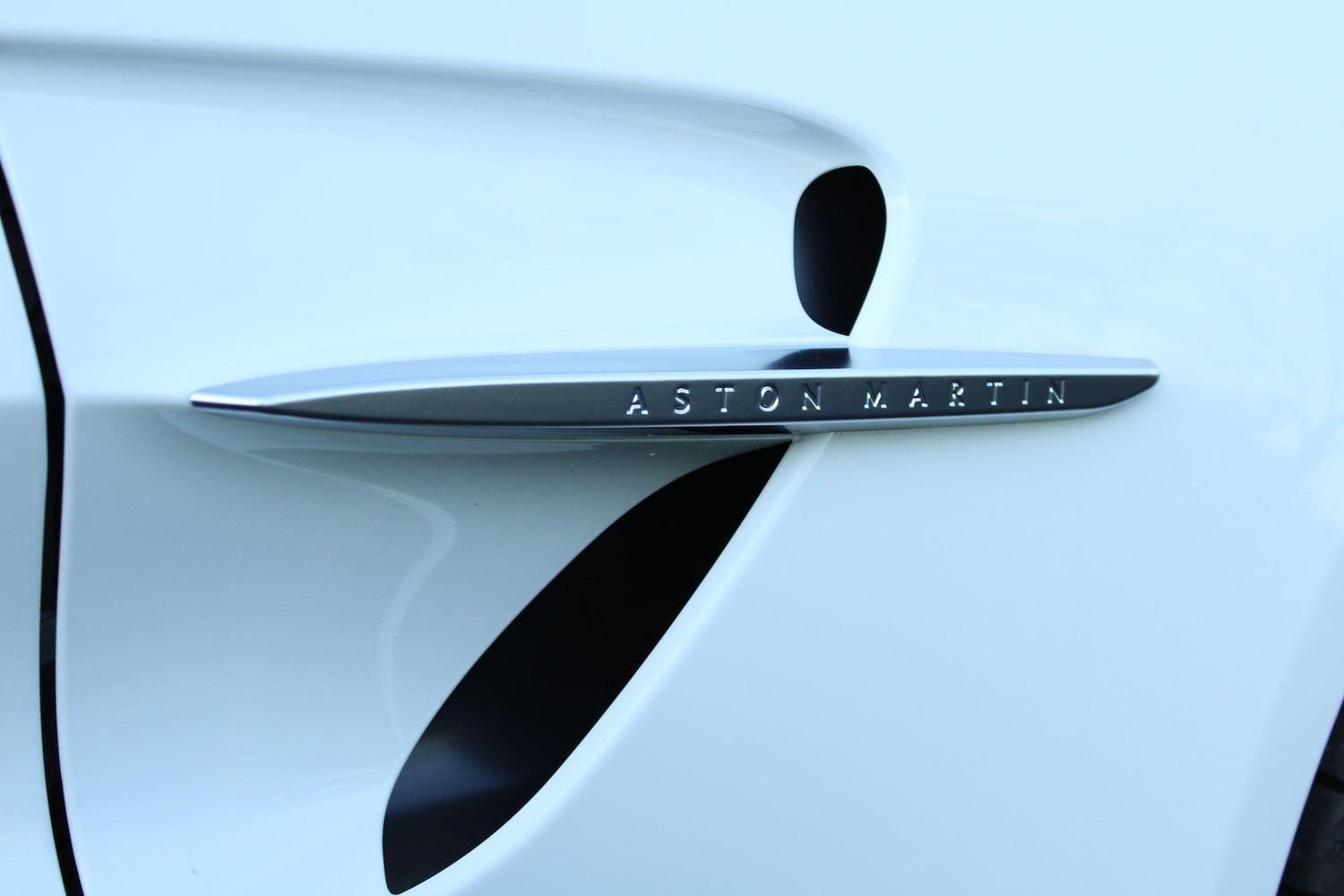 Used Aston Martin Vantage 2025 for sale - 76801089: Photo 32