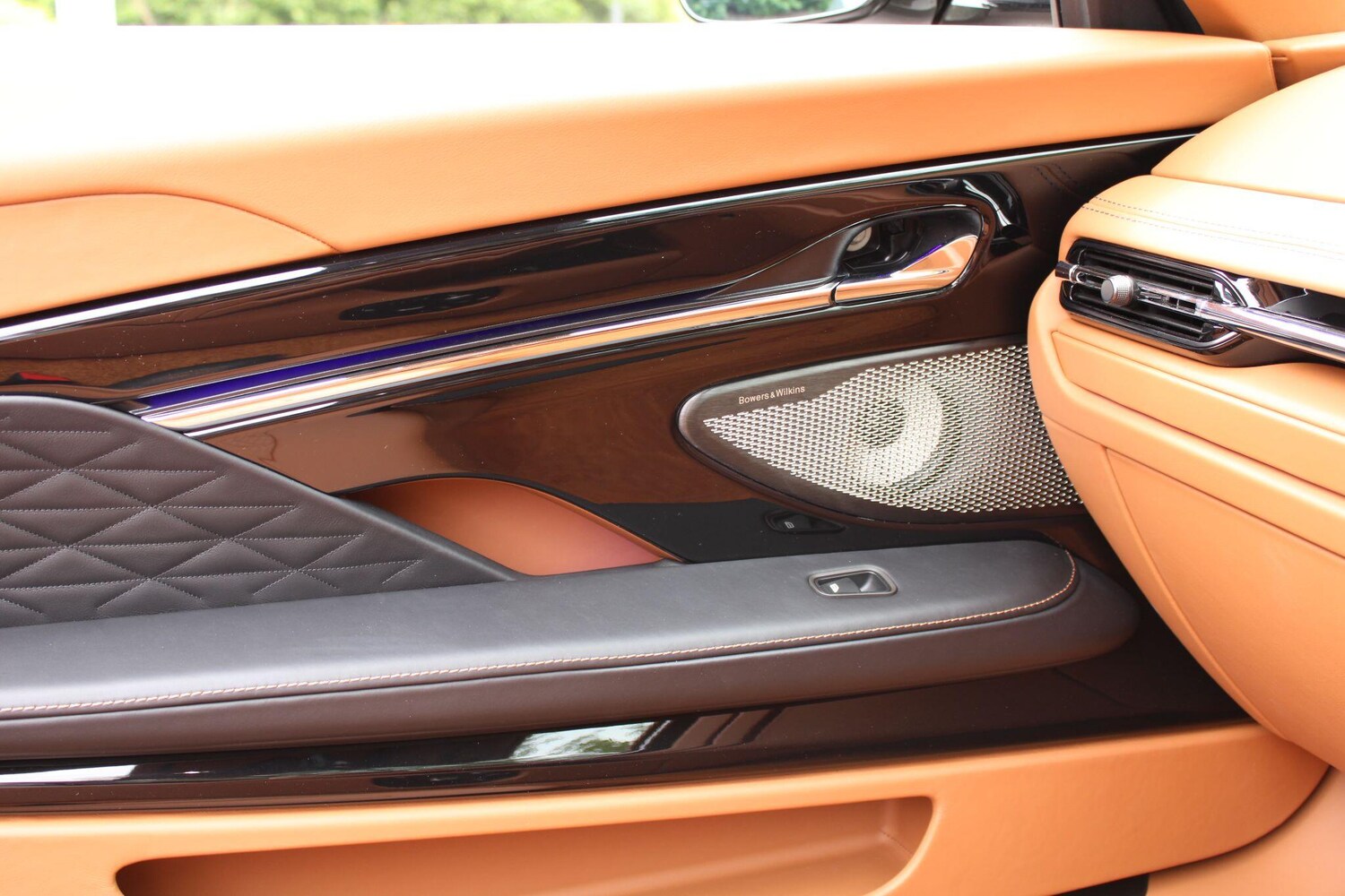 Used Aston Martin V8 2025 for sale - 76991418: Photo 64