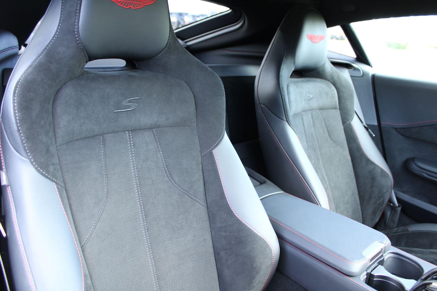 Used Aston Martin Vantage 2025 for sale - 78047490: Photo 12