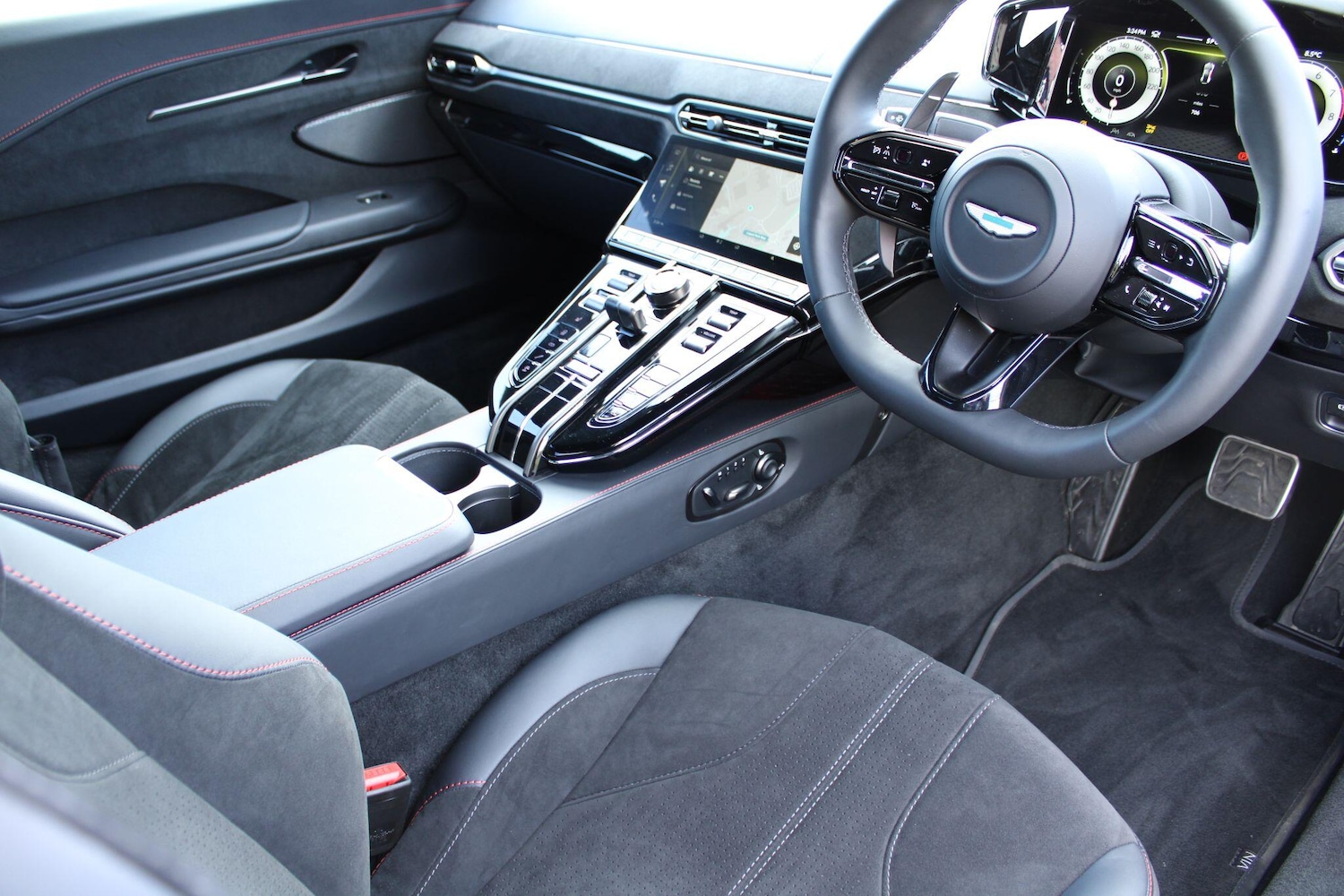 Used Aston Martin Vantage 2025 for sale - 78047490: Photo 3