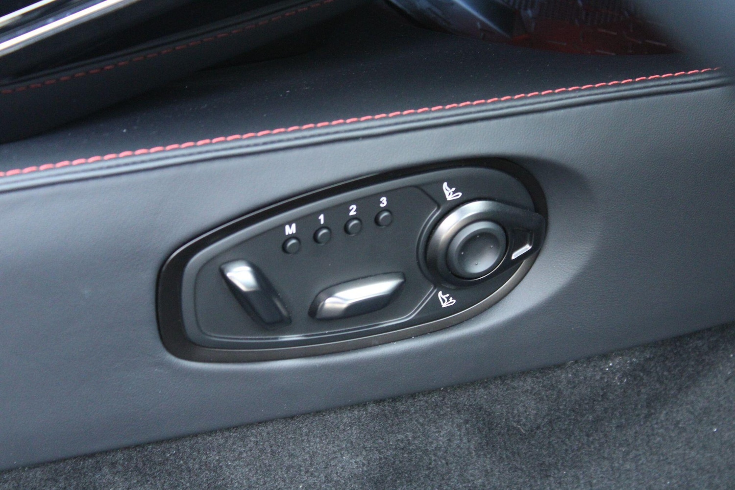 Used Aston Martin Vantage 2025 for sale - 78047490: Photo 38