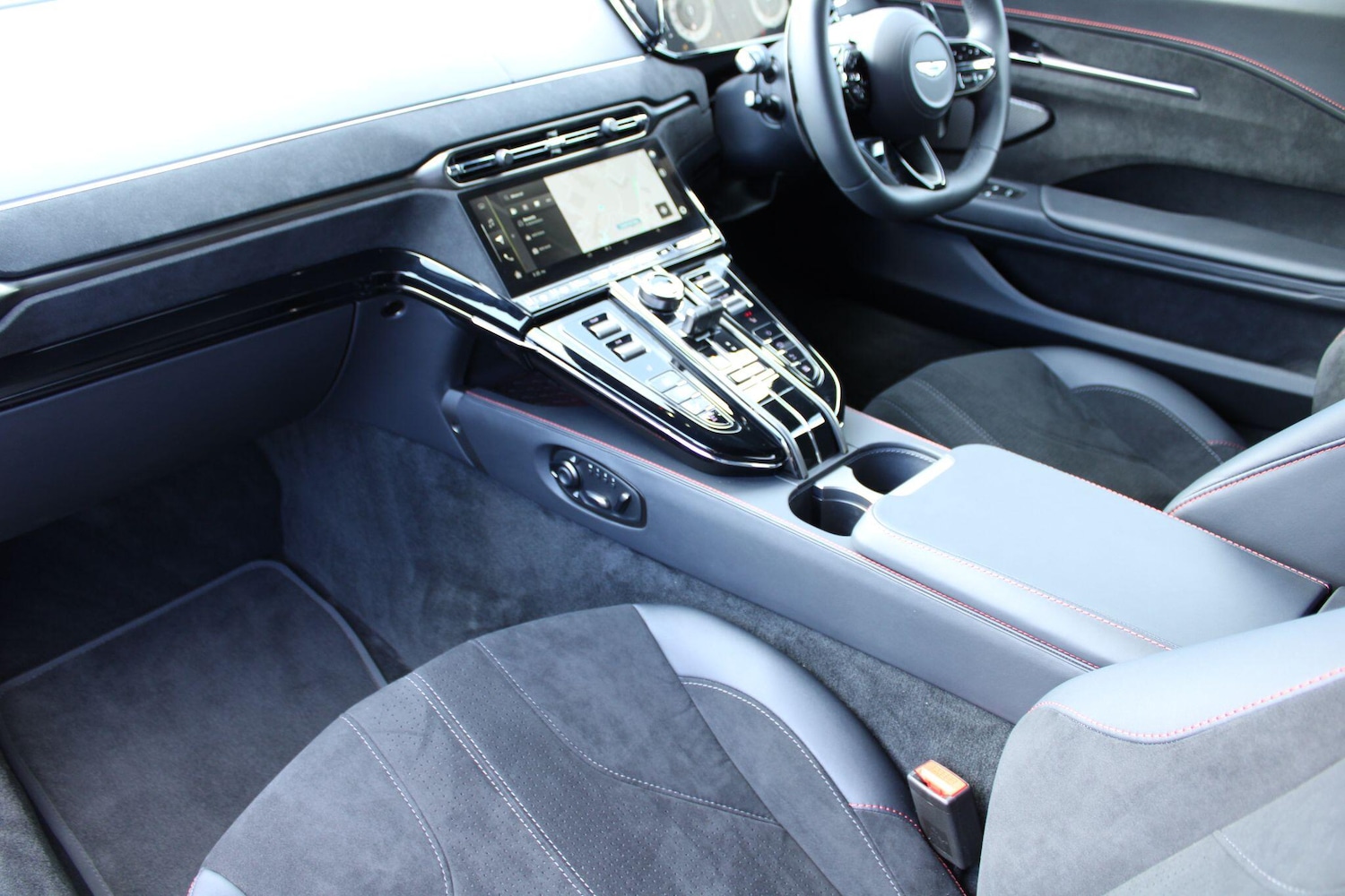 Used Aston Martin Vantage 2025 for sale - 78047490: Photo 41