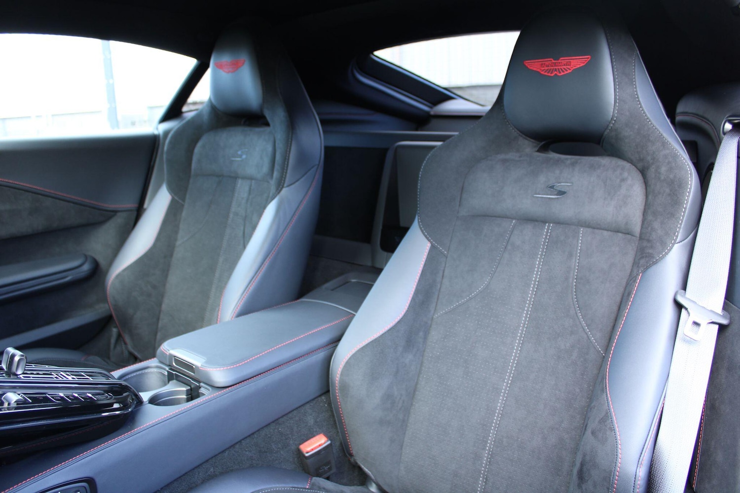 Used Aston Martin Vantage 2025 for sale - 78047490: Photo 42