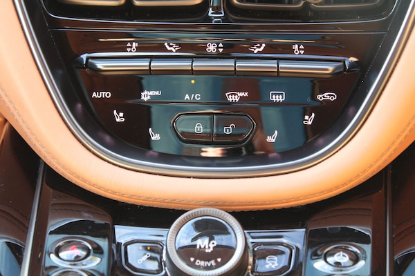 Used Aston Martin DBX 2023 for sale - 75781725: Photo 32