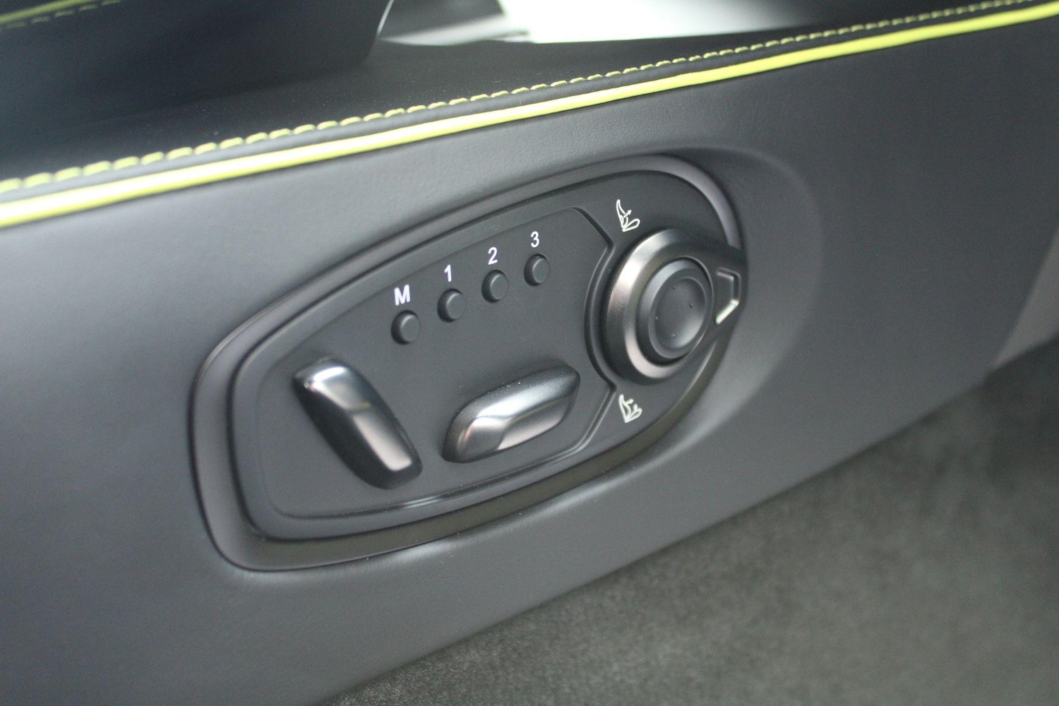 Used Aston Martin Vantage for sale - 76990744: Photo 29