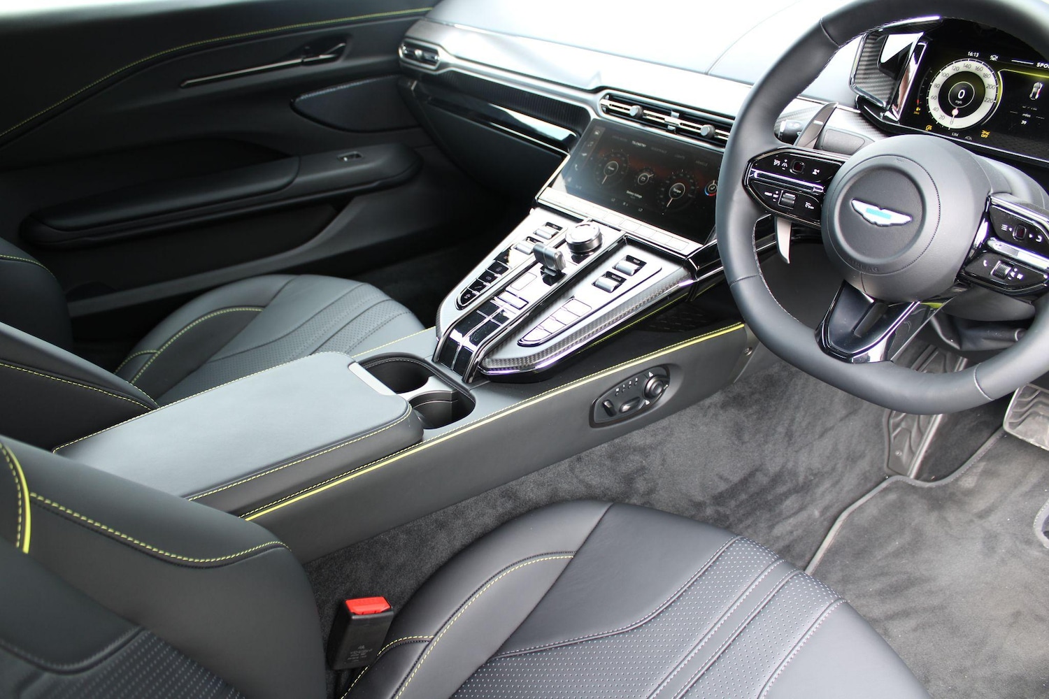 Used Aston Martin Vantage for sale - 76990744: Photo 3