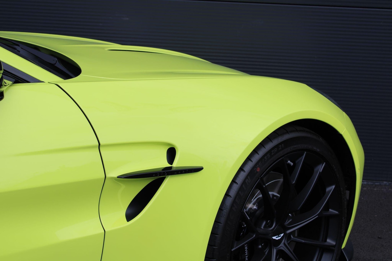 Used Aston Martin Vantage for sale - 76990744: Photo 9