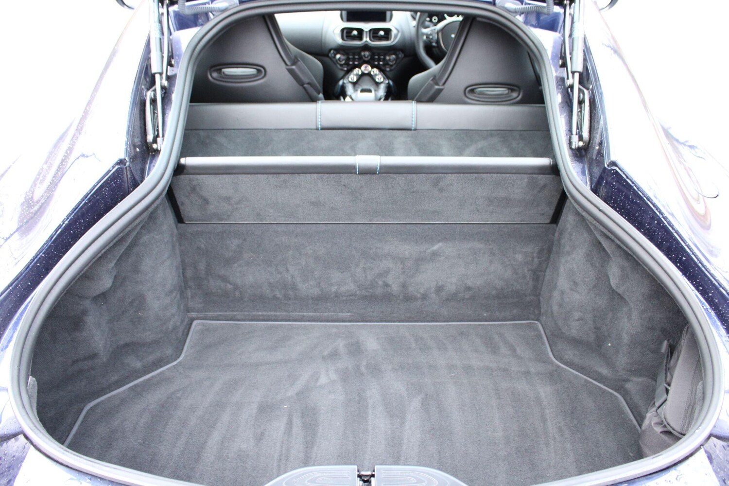 Used Aston Martin Vantage for sale - 78115918: Photo 18