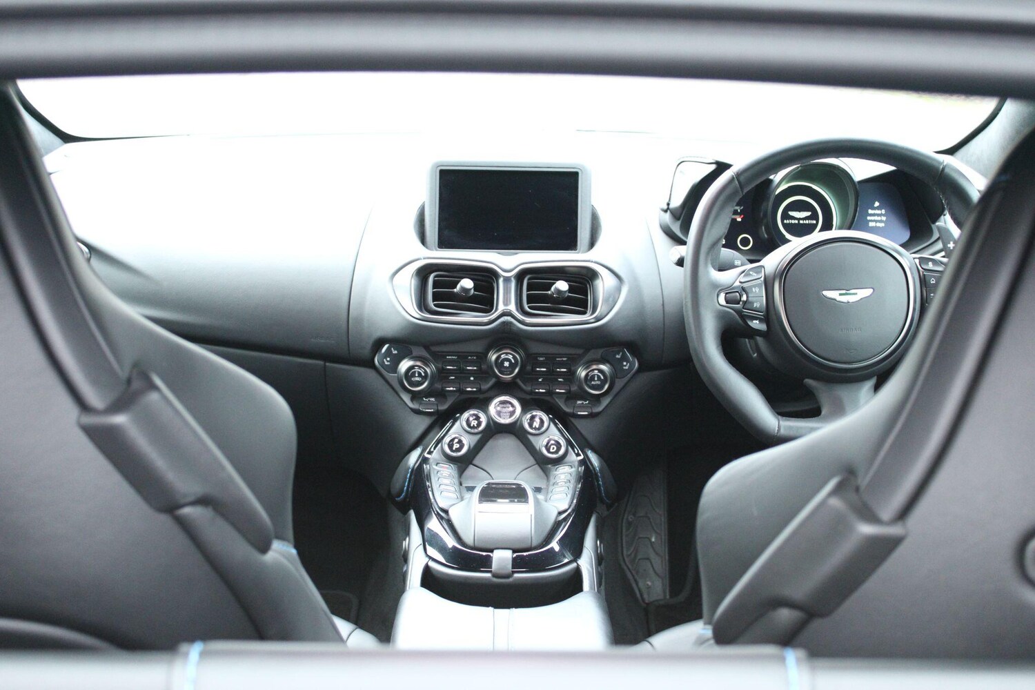 Used Aston Martin Vantage for sale - 78115918: Photo 19