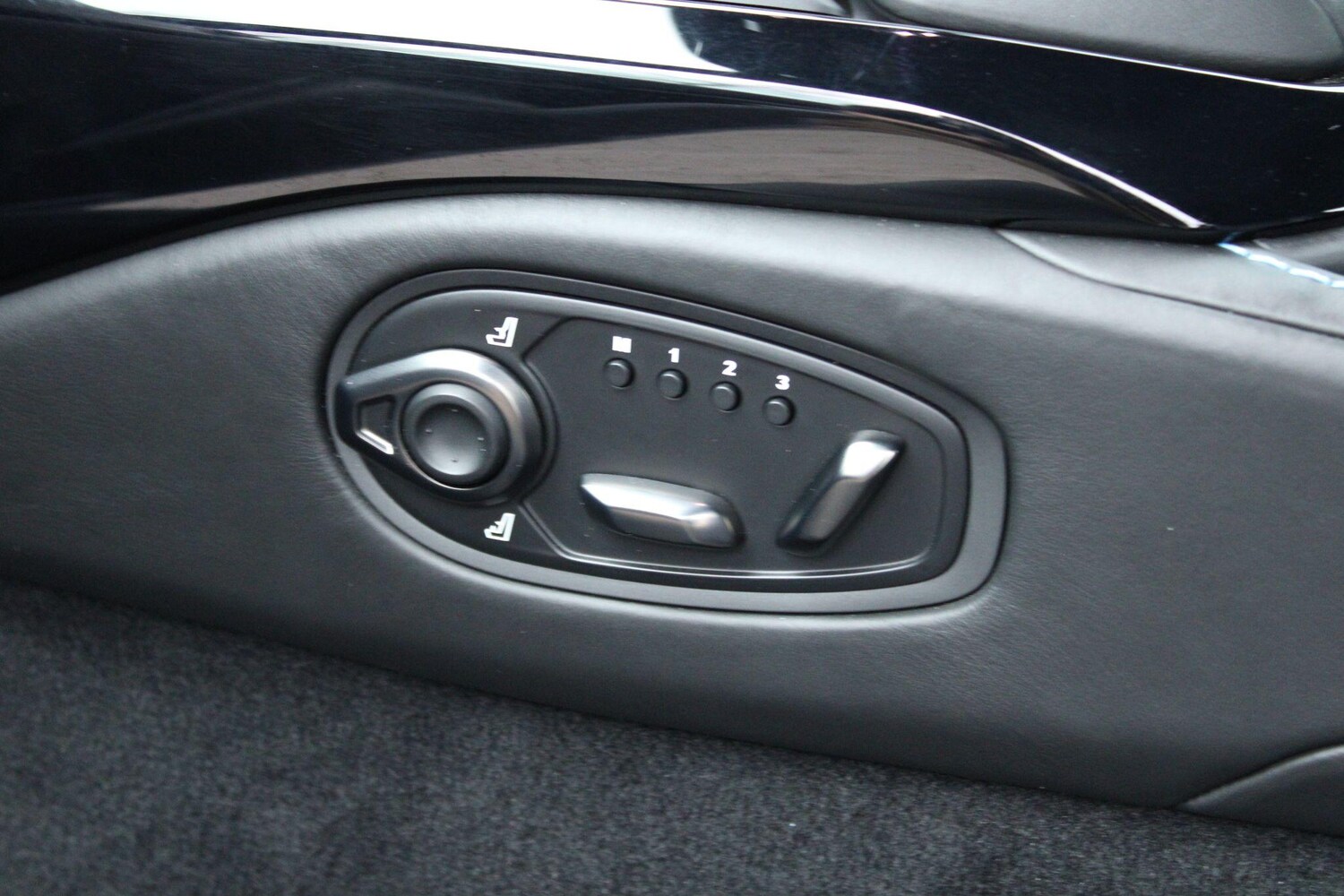 Used Aston Martin Vantage for sale - 78115918: Photo 24