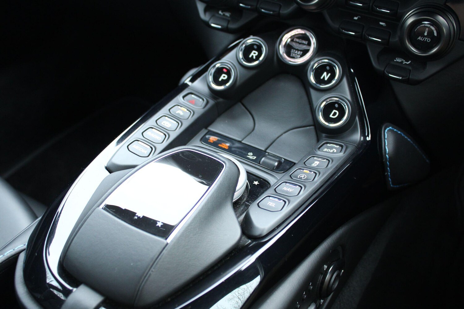 Used Aston Martin Vantage for sale - 78115918: Photo 27