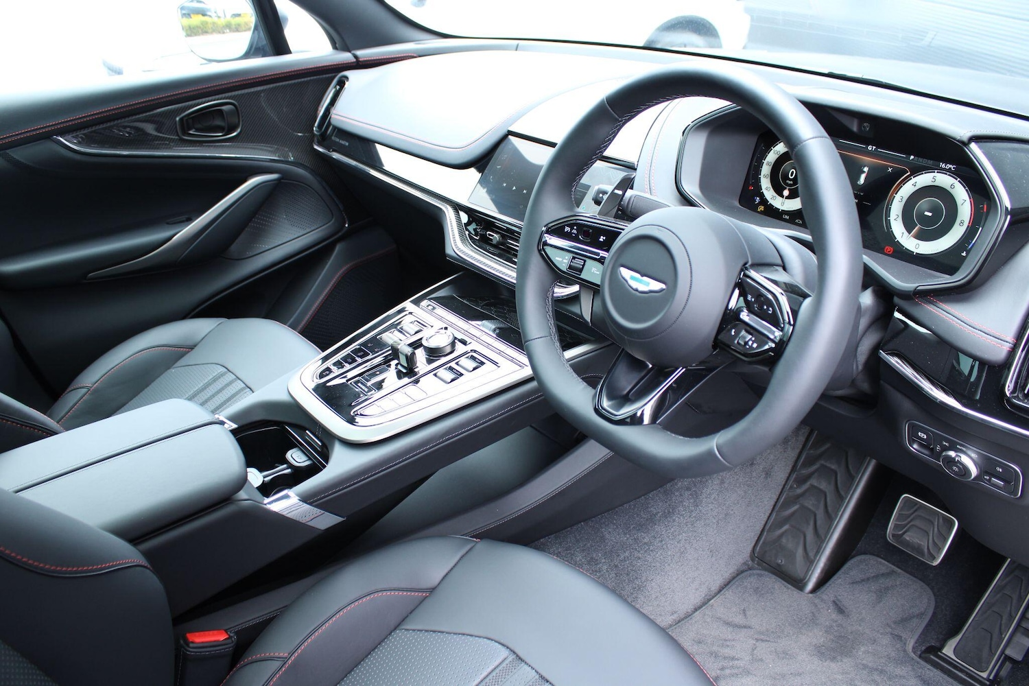Used Aston Martin DBX 2025 for sale - 76377294: Photo 17