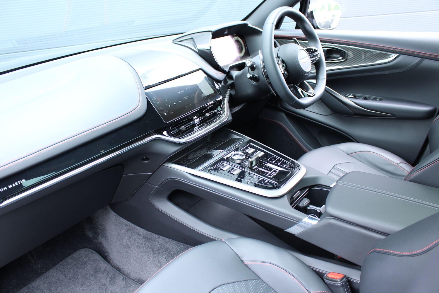 Used Aston Martin DBX 2025 for sale - 76377294: Photo 18