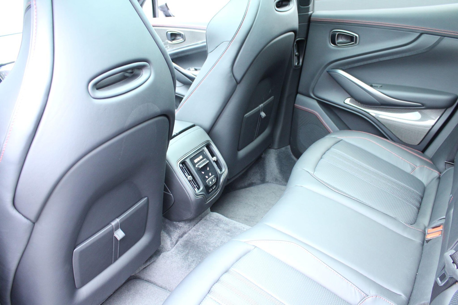Used Aston Martin DBX 2025 for sale - 76377294: Photo 24