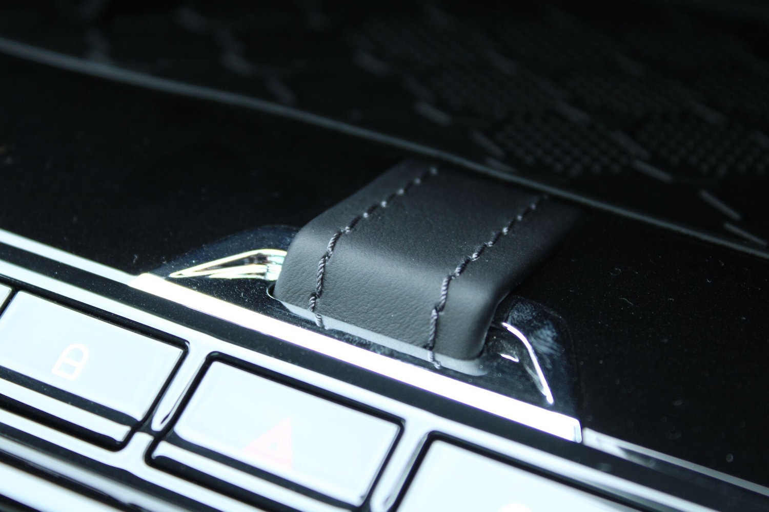 Used Aston Martin DBX 2025 for sale - 76377294: Photo 30