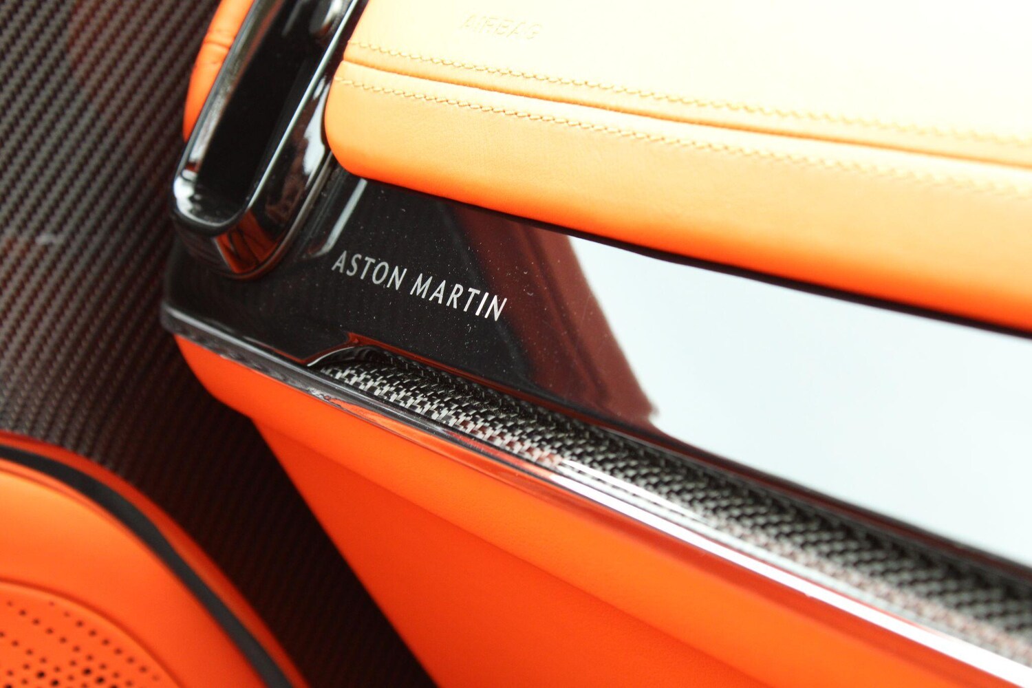 Used Aston Martin DBX 2024 for sale - 76072786: Photo 32