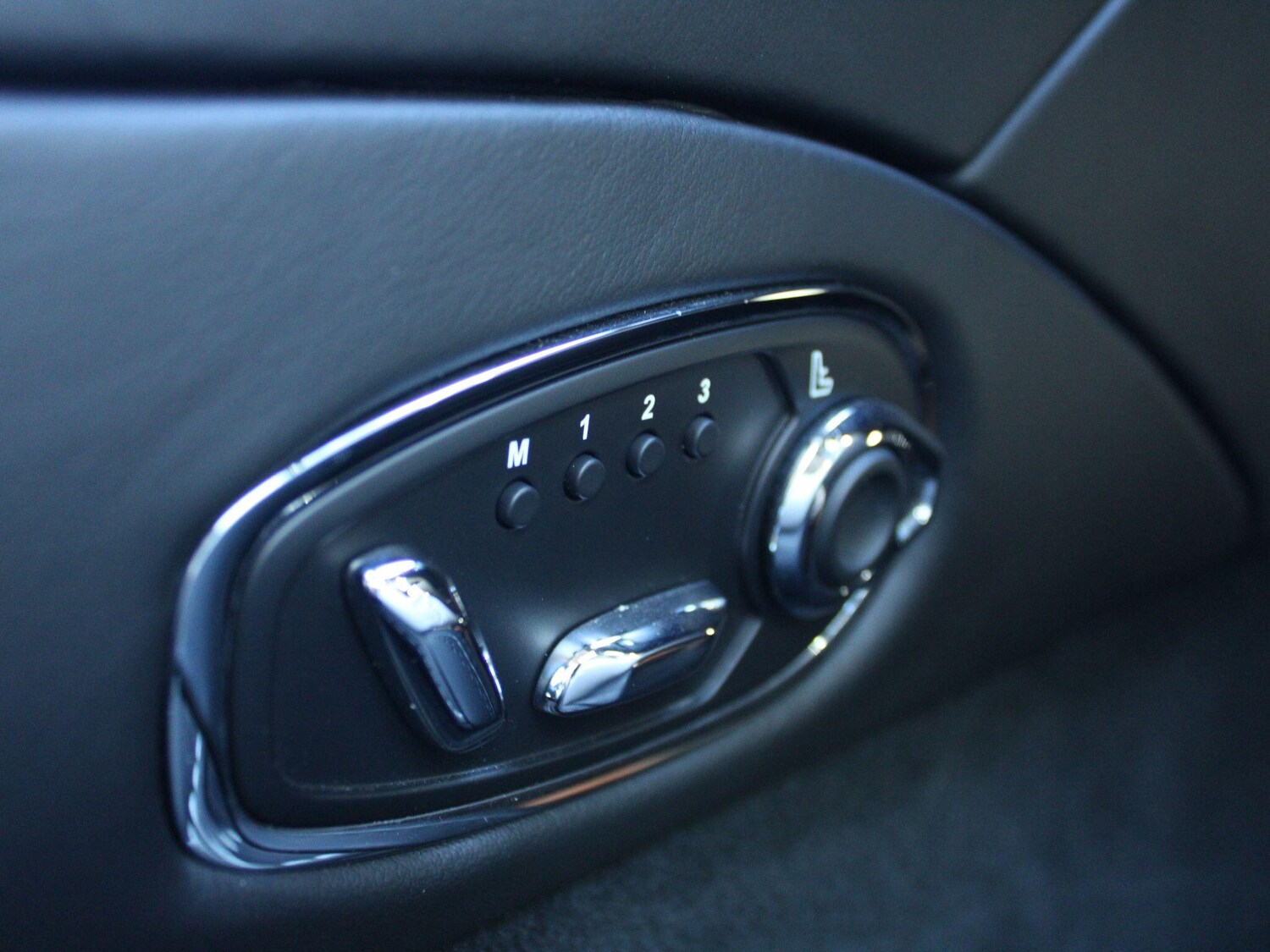 Used Aston Martin DB11 for sale - 77853202: Photo 22